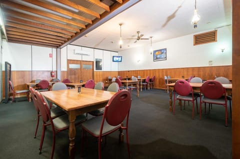 The Bridge Hotel Motel in Smithton