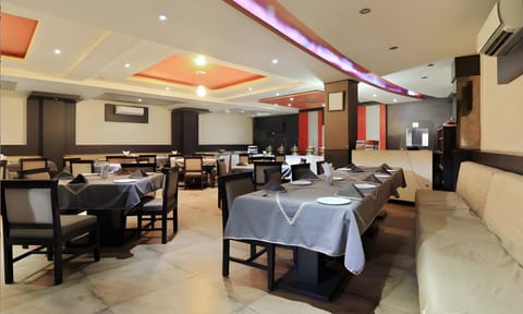 Jypore Saffron Inn & Suites Hotel in Jaipur
