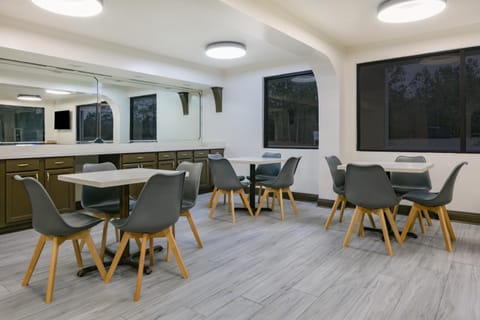 Super 8 by Wyndham Moss Point Hotel in Moss Point