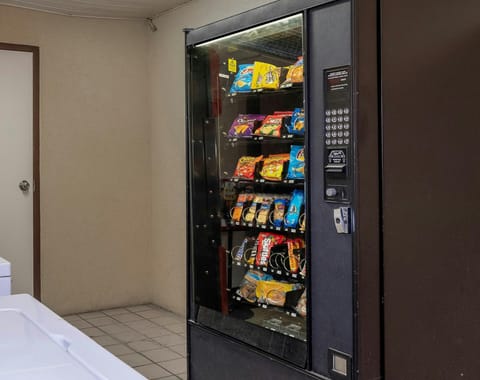 Red Roof Inn & Suites Oxford Hotel in Anniston