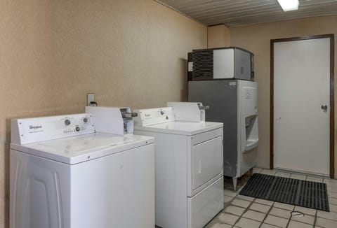 Red Roof Inn & Suites Oxford Hotel in Anniston