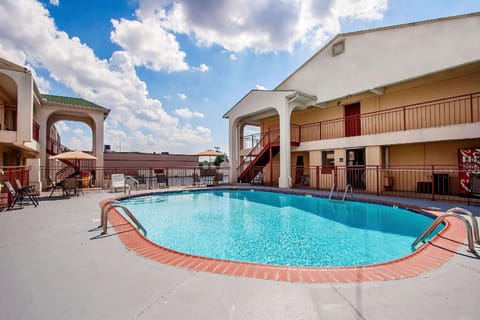 Quality Inn & Suites Covington Hotel in Tennessee