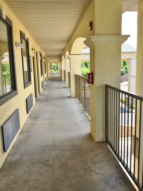 Americas Best Value Inn & Suites University Ave Motel in Little Rock