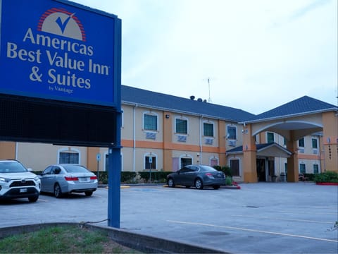 Americas Best Value Inn & Suites Bush Intl Airport Motel in Humble