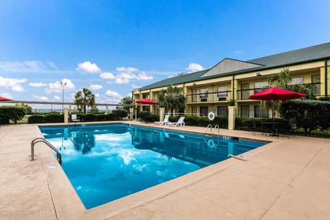 Quality Inn & Suites near Lake Eufaula Hotel in Eufaula