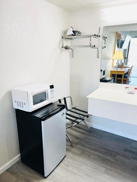 Super 8 by Wyndham Fort Scott Hotel in Ozark Mountains