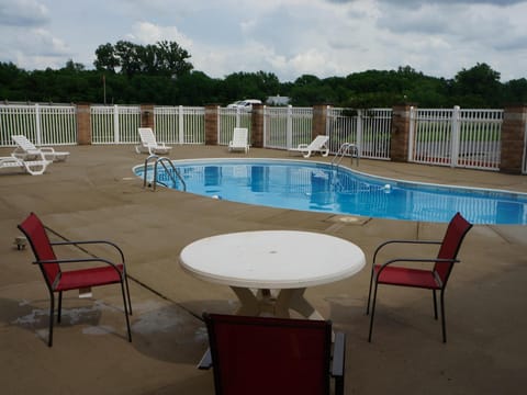 Swimming pool [outdoor]