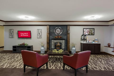 Red Roof Inn & Suites Bloomsburg - MIfflinville Hotel in Mifflinville