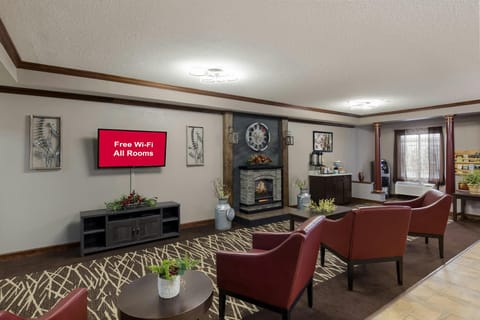 Red Roof Inn & Suites Bloomsburg - MIfflinville Hotel in Mifflinville