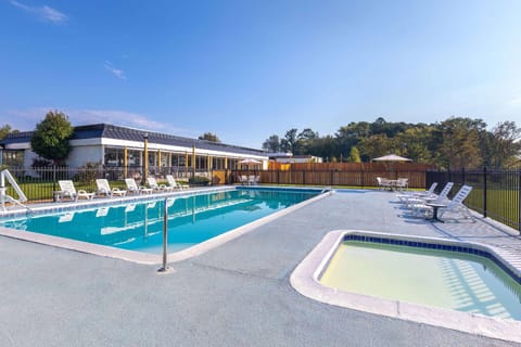 Super 8 by Wyndham Riverside AL Hotel in Pell City