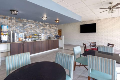 Super 8 by Wyndham Riverside AL Hotel in Pell City