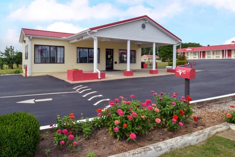 Americas Best Value Inn Wildersville Motel in Tennessee