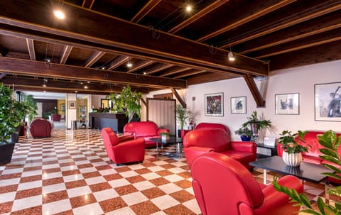 Shared lounge/TV area