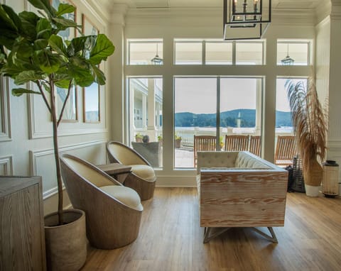 Prestige Oceanfront Resort Hotel in Vancouver Island