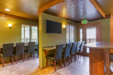 Best Western Rivers Edge Hotel in Red River