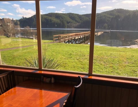 Lakeshore Lodge Hotel in Lakeside