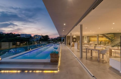 Crown on the heads Hotel in Knysna