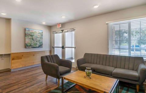 Extended Stay America Select Suites - Clearwater Hotel in Largo