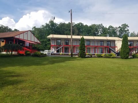 Econo Lodge Inn & Suites Lake Harmony - Pocono Mountains Area Hotel in Kidder Township