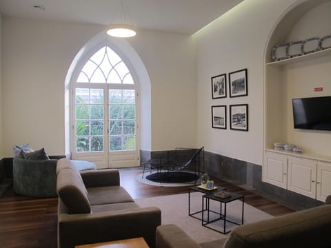 Shared lounge/TV area