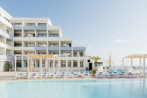 Swimming pool [outdoor]