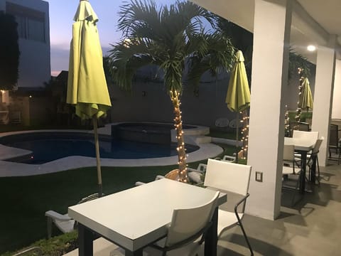 Collection O Hotel Mango,Six Flags Hurricane Harbor Oaxtepec Hotel in Oaxtepec