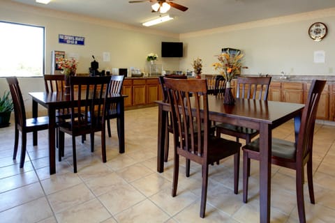 Americas Best Value Inn & Suites Macon at Eisenhower Pkwy Hotel in Macon