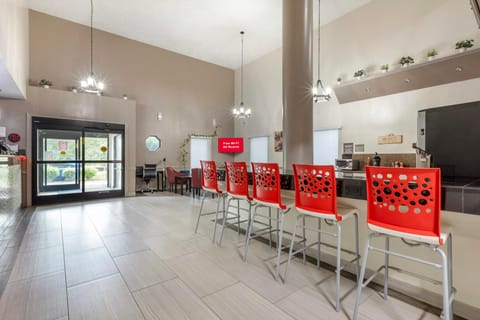 Red Roof Inn & Suites Clinton, MS Hotel in Mississippi