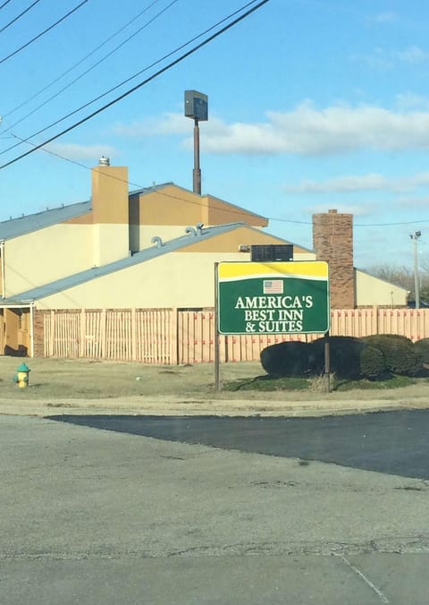 Days Inn & Suites by Wyndham Caseyville Hotel in Caseyville