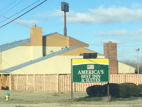 Days Inn & Suites by Wyndham Caseyville Hotel in Caseyville