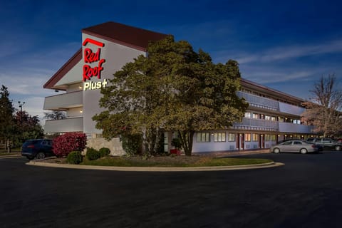 Red Roof PLUS+ Chicago - Hoffman Estates Hotel in Schaumburg