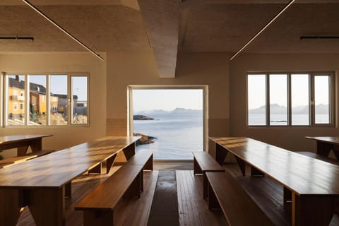 Shared lounge/TV area