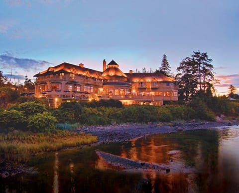 Painter's Lodge Hotel in Campbell River