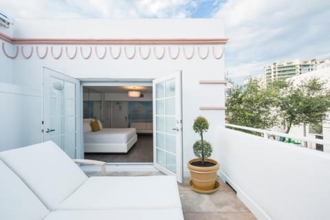 President Hotel Villa Hotel in Flamingo Lummus