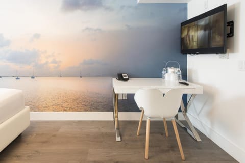 President Hotel Villa Hotel in Flamingo Lummus