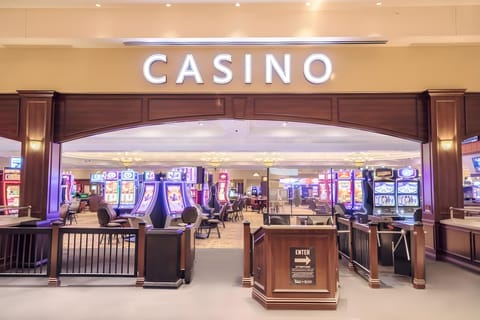 DraftKings at Casino Queen Hotel in Saint Louis