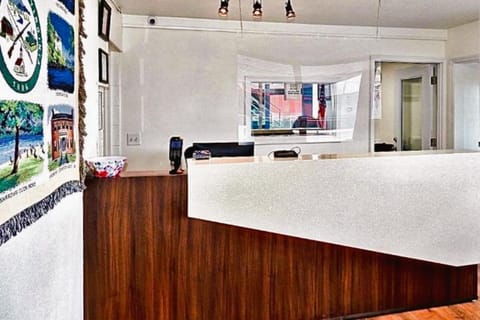 Holiday Lodge Virginia Hotel in Pearisburg