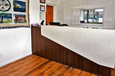 Holiday Lodge Virginia Hotel in Pearisburg