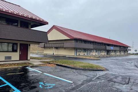 Travelodge by Wyndham Holland/Toledo Hotel in Toledo