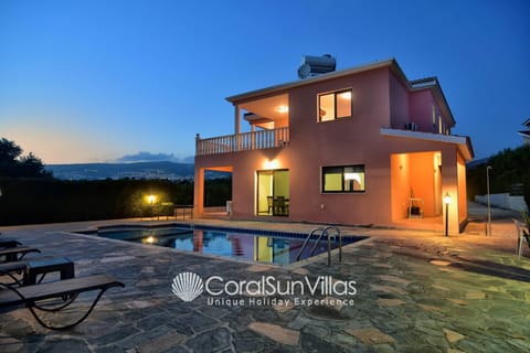 Family Villa Short Walk To Coral Bay Strip 5 Min and Pub, shops etc Resort in Peyia