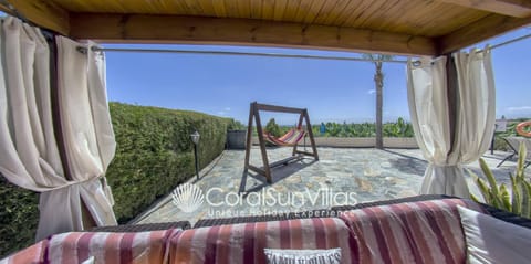 Family Villa Short Walk To Coral Bay Strip 5 Min and Pub, shops etc Resort in Peyia