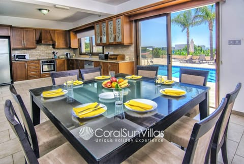 Family Villa Short Walk To Coral Bay Strip 5 Min and Pub, shops etc Resort in Peyia