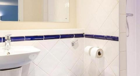 Travelodge Perth A9 Hotel in Perth