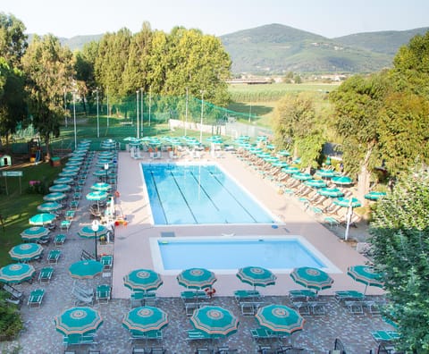 Swimming pool [outdoor]