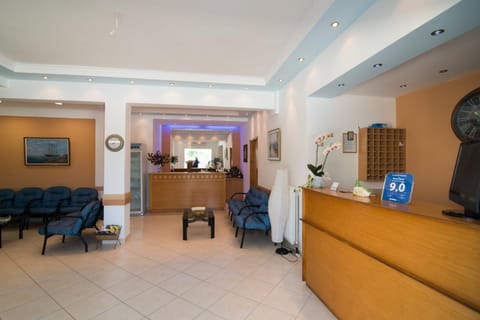Shared lounge/TV area