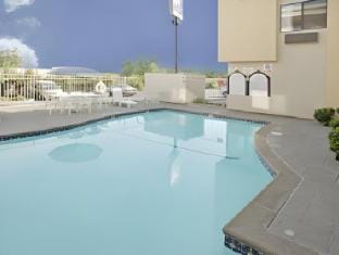 Budget Inn & Suites Hotel in Stockton