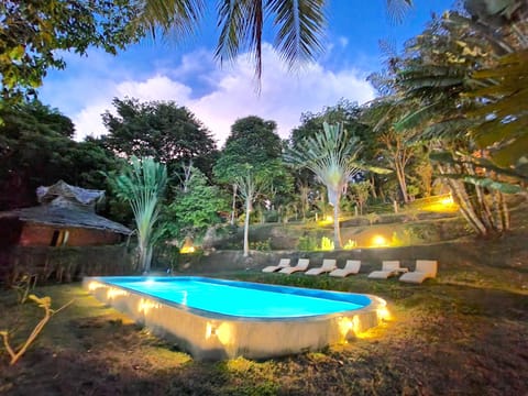 Swimming pool [outdoor]