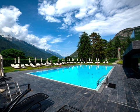 Swimming pool