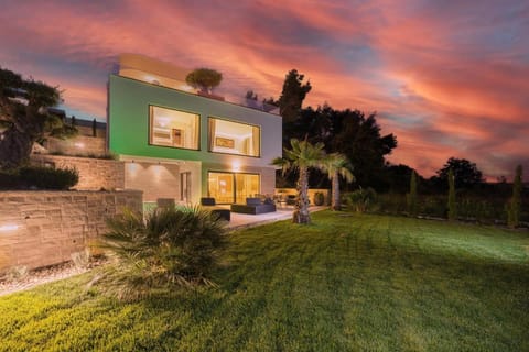 Villa Four Seasons Ljubac Seaside Resort in Zadar County