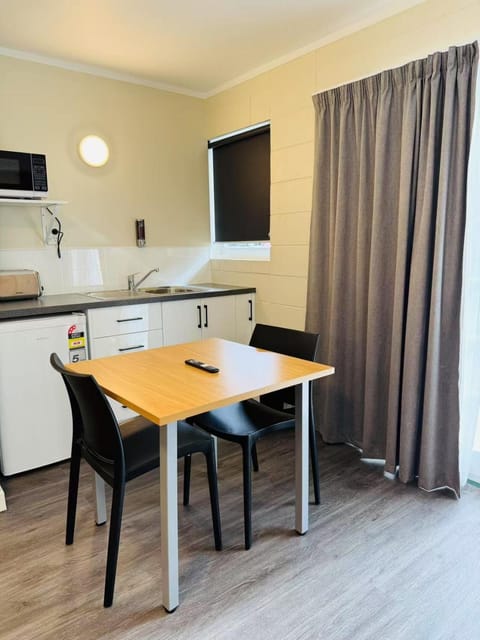 Colonial City Motel Motel in Hamilton